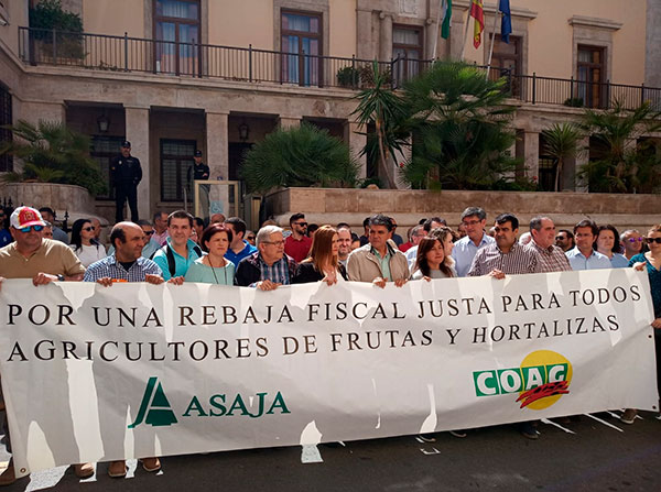 Asaja y Coag piden la rebaja fiscal para los agricultores almerienses.