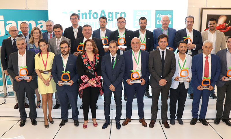 Foto de familia de los galardonados durante la clausura de la feria InfoAgro Exhibition 2019.