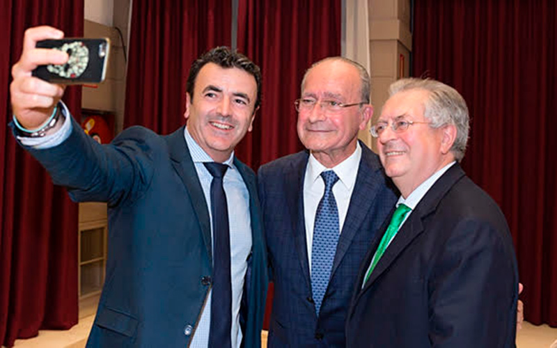 Antonio Domene junto al alcalde de Málaga. /joseantonioarcos.es