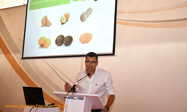 Diego Maestre, Crop Coordinator Melon, Watermelon & Squash, en Rijk Zwaan, dando paso a los ponentes. /joseantonioarcos.es