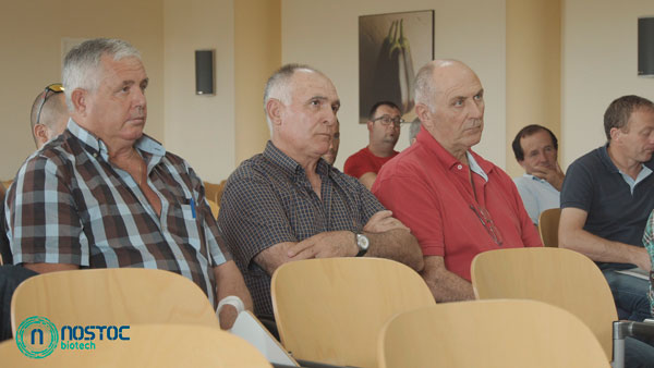 Charlas a agricultores de Nostoc Biotech en Indasol. /joseantonioarcos.es