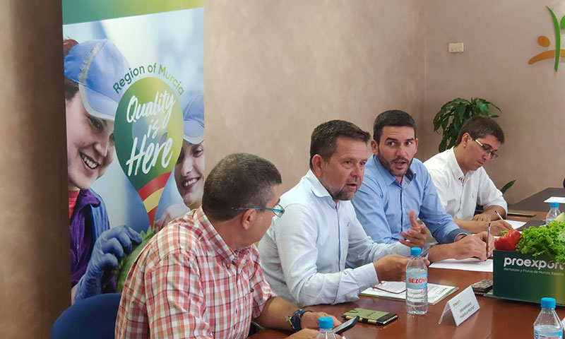 Reunión del nuevo consejero de Agricultura de Murcia, Antonio Luengo, con los empresarios de Proexport. /joseantonioarcos.es