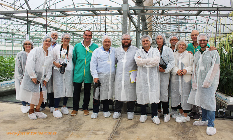 Durante la visita al centro de producción de Llavaneras. /joseantonioarcos.es