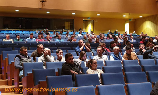 Agricultores almerienses reunidos por la crisis de precios y la manifestación del 19 de noviembre en Almería. /joseantonioarcos.es