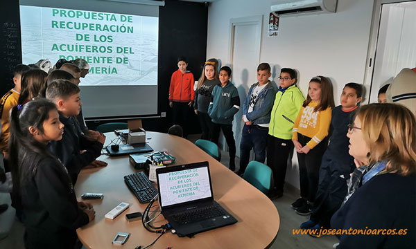 Los alumnos del colegio Federico García Lorca de Vícar en Biosur. /joseantonioarcos.es