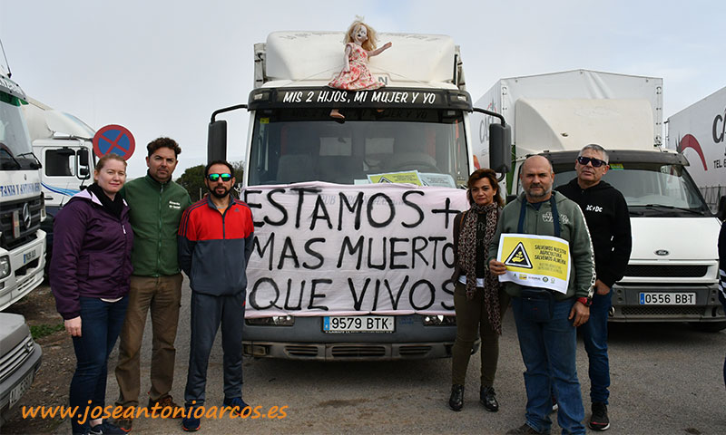 joseantonioarcos.es Concentración de vehículos agrícolas en Almería ante la crisis de la agricultura.