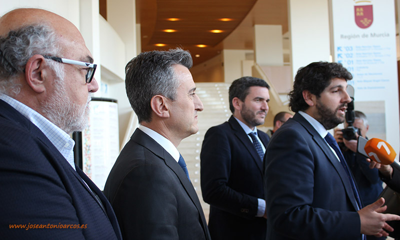 El presidente de la Región de Murcia, Fernando López Miras, en la Asamblea de Anecoop. /joseantonioarcos.es
