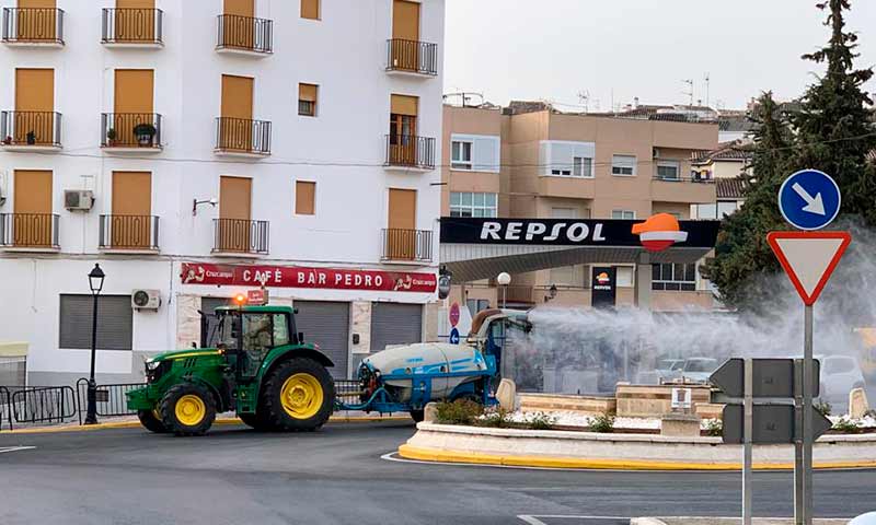 Tractores frente al coronavirus. /joseantonioarcos.es